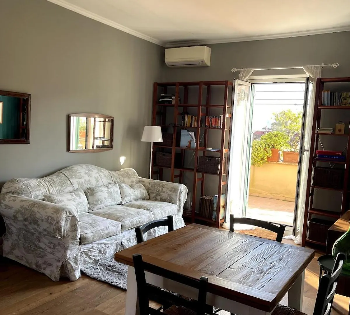 Fifi'S Stylish Attic With Terrace Apartment Rome