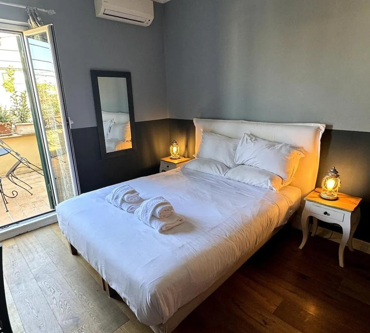 Fifi'S Stylish Attic With Terrace Apartment Rome Italy