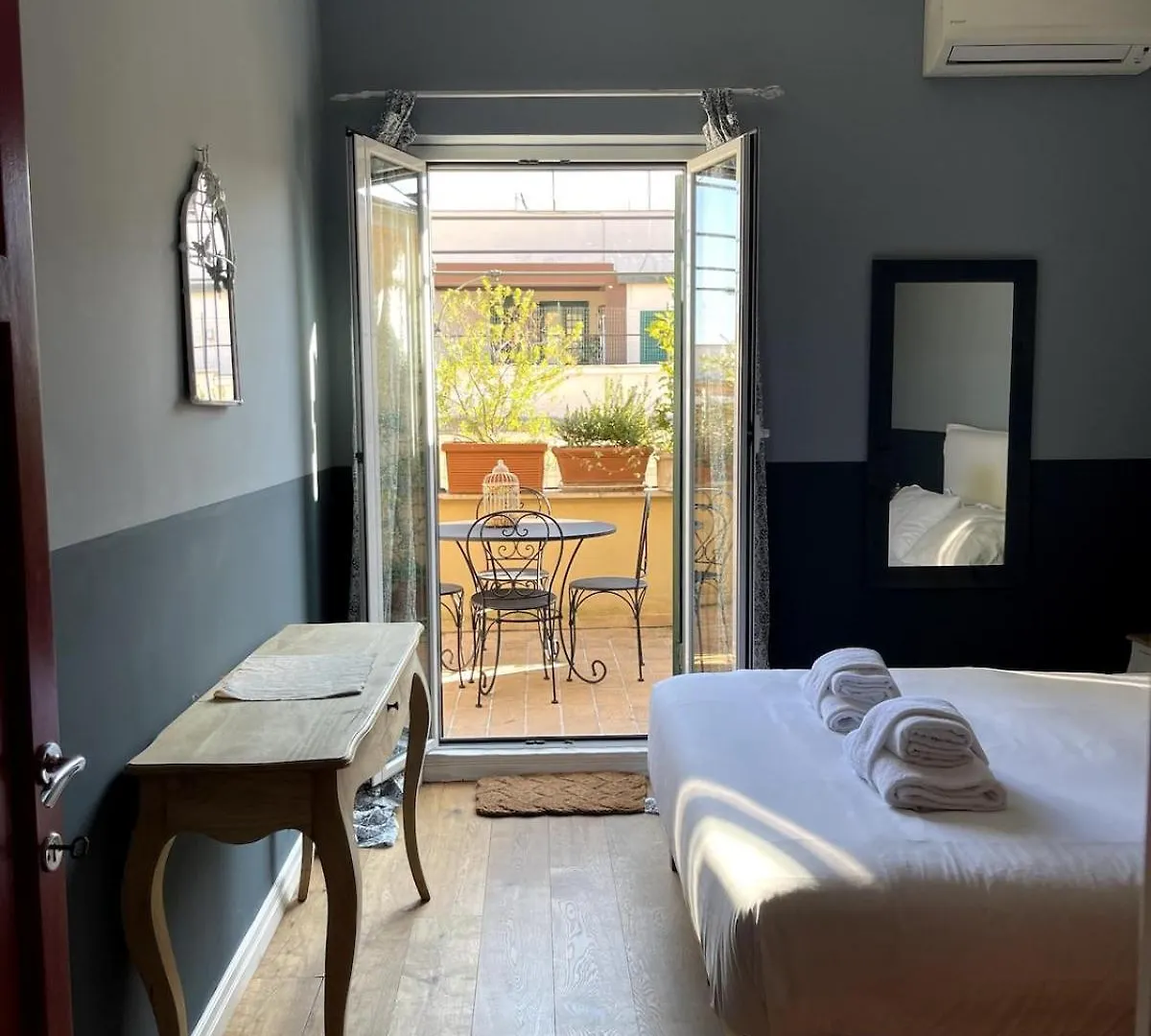 Fifi'S Stylish Attic With Terrace Apartment Rome 0*,  Italy